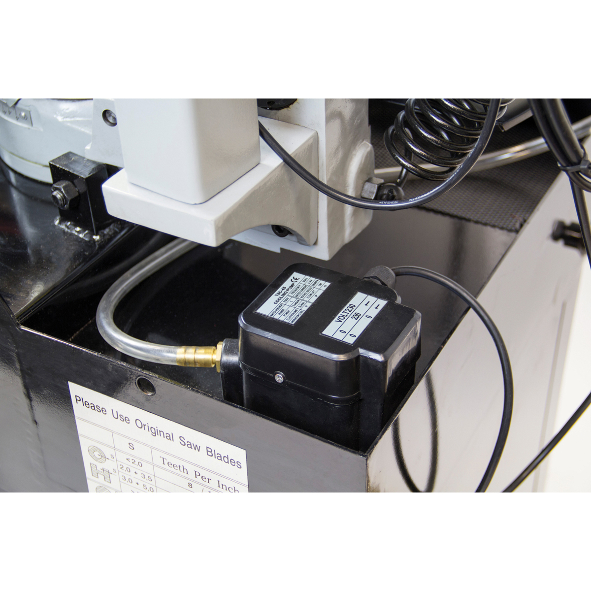SIP 8 Inch Swivel Head Pull-Down Metal Bandsaw